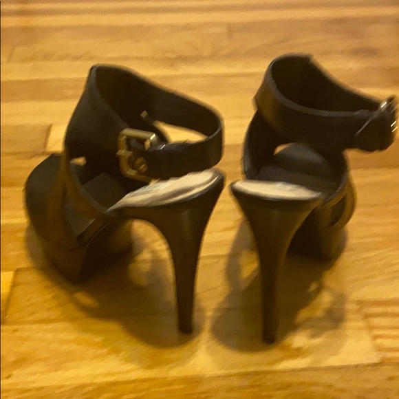 GUESS leather platforms - Picture 3 of 4